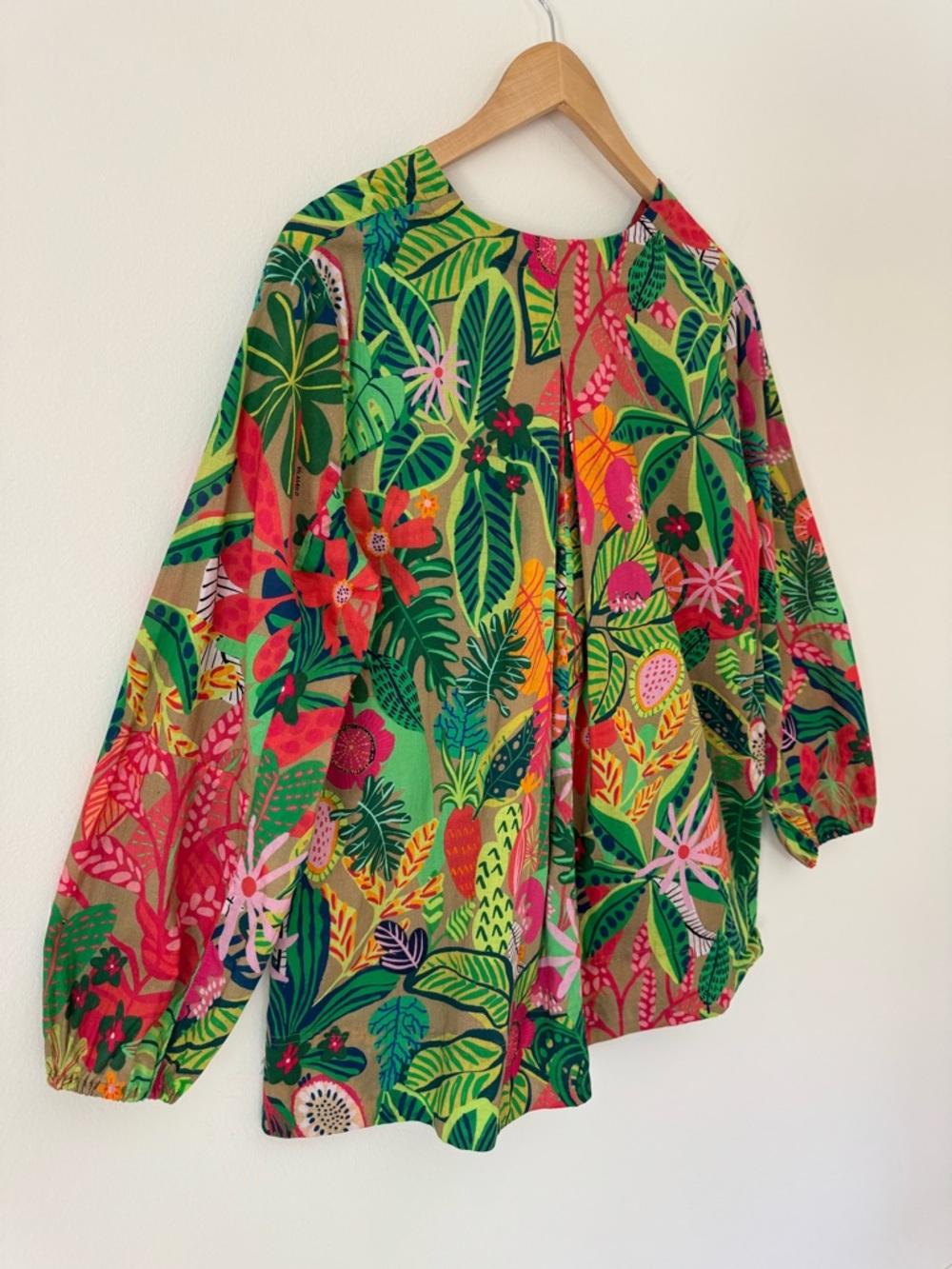 Vilagallo Tropical Floral Popover Blouse in Greens and Pinks, Size 10 - Picture 9 of 13
